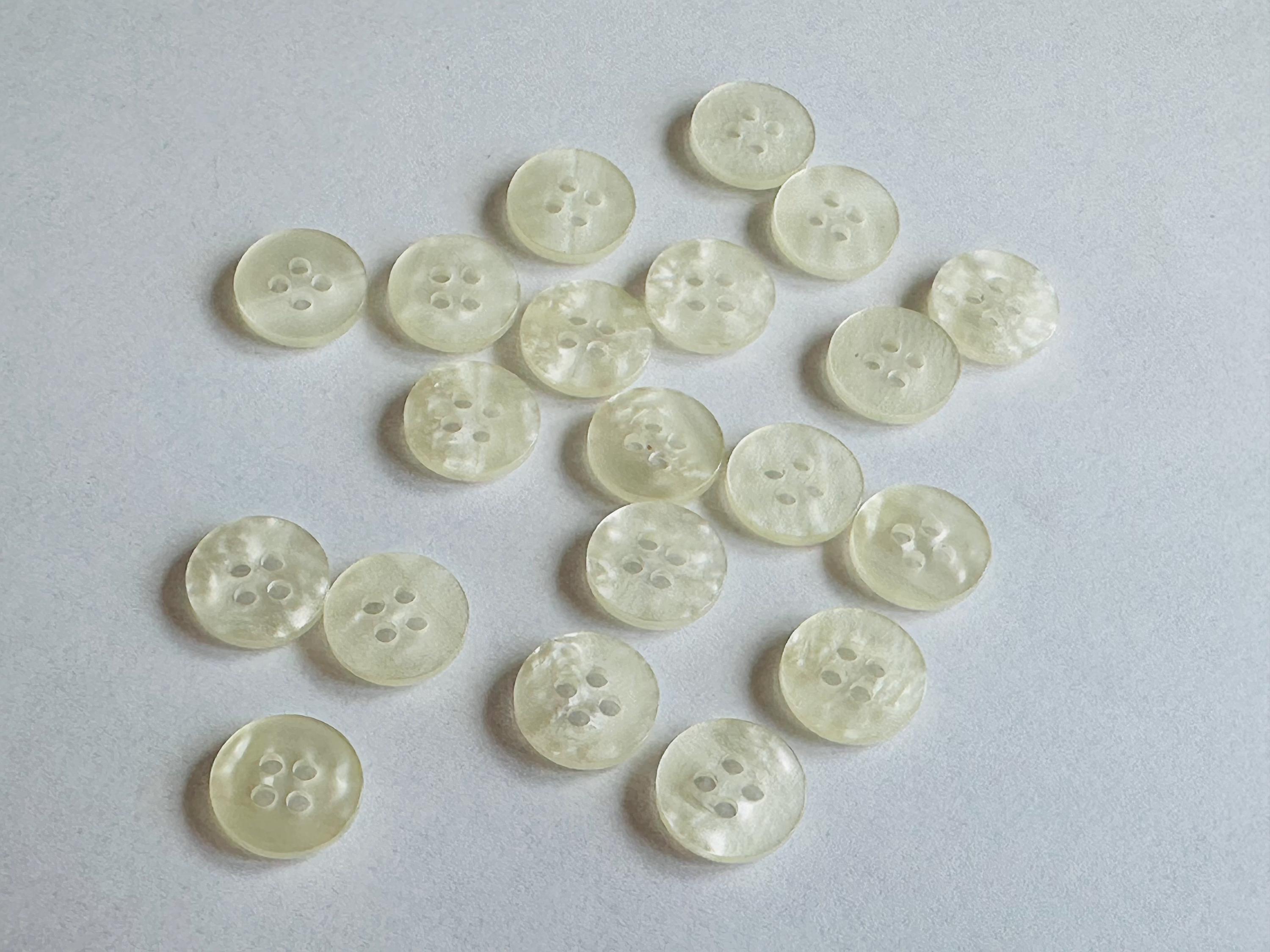 Lot De 12 Boutons Crème Veiné à Pied Travaillé - Diamètre 1,5 Cm - Réf. 2064 - Occasion