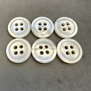 Shell buttons iridescent cream 27mm a set of 6