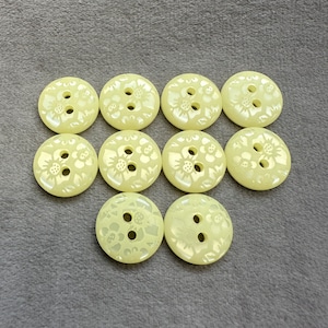 Flower buttons lemon etched design 15mm a set of 10
