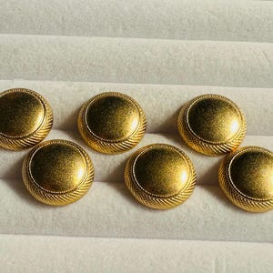 Goudkleurige metalen knopen schacht: matte afwerking, decoratieve rand (set van 6, 20 mm