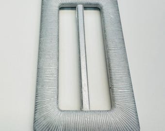 Silver-effect slide buckle textured design to fit a belt 70mm