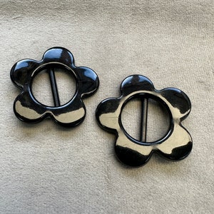 Floral slide buckles in glossy black to fit a belt 20mm a set of 2