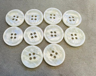Cream buttons 20mm a set of 10 iridescent