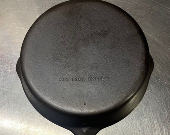 Unmarked Wagner #8 Cast Iron Skillet Smooth Bottom 10 1/2"
