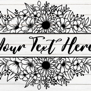 K&ouml;nnte beinhalten: Schwarzwei&szlig;es Blumenmuster mit dem Text "Your Text Here" in der Mitte. Dieses Design ist perfekt f&uuml;r die Erstellung von individuellen Schildern, Bannern oder anderen Dekorationsartikeln.
