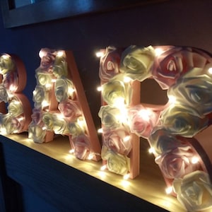 Personalisierte Leuchtbuchstaben Blumenbuchstaben
