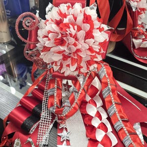 PREMADE HOMECOMING MUM