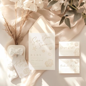 Puede incluir: Conjunto de invitaciones de baby shower color crema con el texto "Sea You Soon, Baby". Incluye una etiqueta que dice "Thank You" y tarjetas para una rifa de pañales y libros. Presenta ilustraciones de conchas marinas y corales.