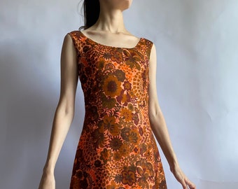 Vintage dress in floral print/ 1960s dress/ early 1970s dress/ extra small