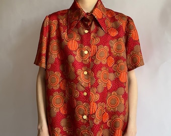 1970s shirt/ funky print/ medium size