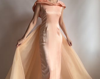 Vestido de noche vintage de satén color melocotón de los años 60 con cola de tul / estilo Hollywood clásico / vestido largo glamuroso / estilo alta costura / talla XS