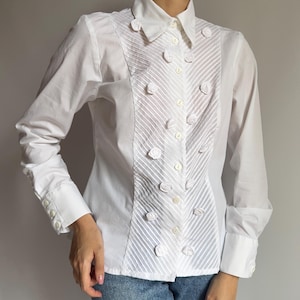 Vintage Y2K white pleated button-up shirt with rosette details/ tailored minimalist 2000s blouse/ small size