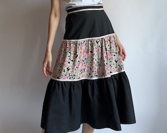 Vintage 70s peasant skirt with floral print/ small size