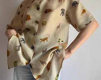 Jaren 90 blouse met safari dierenprint / shirt nieuwigheid wildlife / top met zebraolifant en giraffeprint / Safaricore vintage / klein formaat
