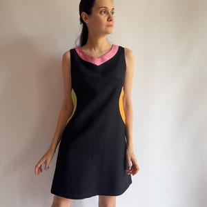 Space Age-jurk uit de jaren 60 met kleurvlakken en uitsnijdingen aan de zijkant/ vintage mouwloze A-lijn jurk/ klein formaat