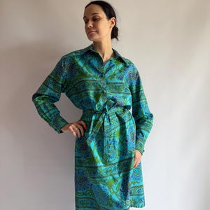Vintage silk dress in vibrant turquoise and green floral print/ 1970s/ belted shirt dress/ medium size