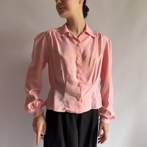Roze viscoseblouse jaren 40: bloemenknopen, getailleerde pasvorm - medium