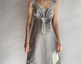 Vestido vintage de seda gris/ Vestido de los años 90 con lazo en la cintura/ Elegante vestido estilo lencero de los 90/ Talla pequeña