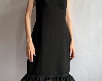 90-tals BCBG Max Azria svart bomullsklänning: Spetskant Volangkant, Liten