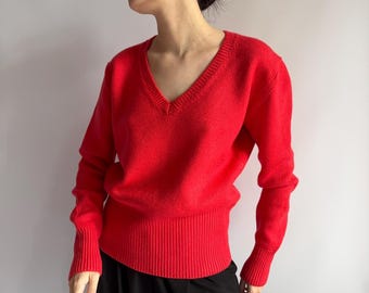 Vintage bright coral color merino wool sweater/ Y2K/ 100% merino V-neck knit/ medium size