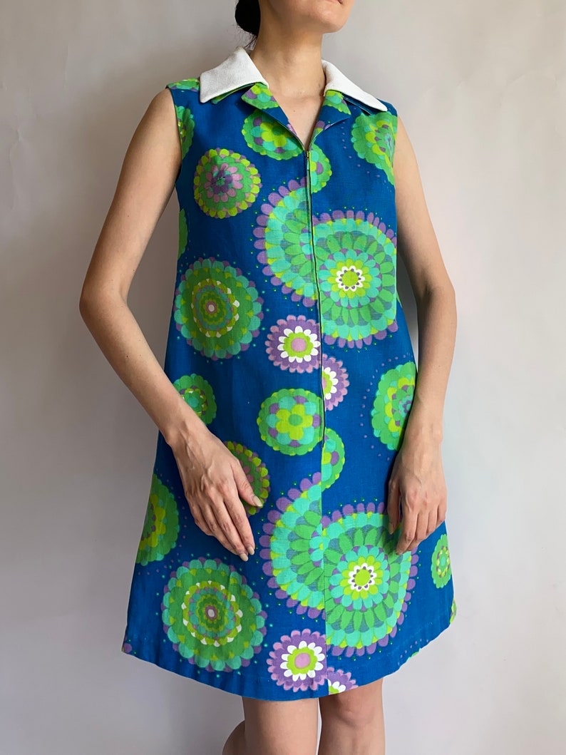 Vintage psychedelic mini dress/1960s/ 60s/ 1970s/ zip closure/ extra small image 3