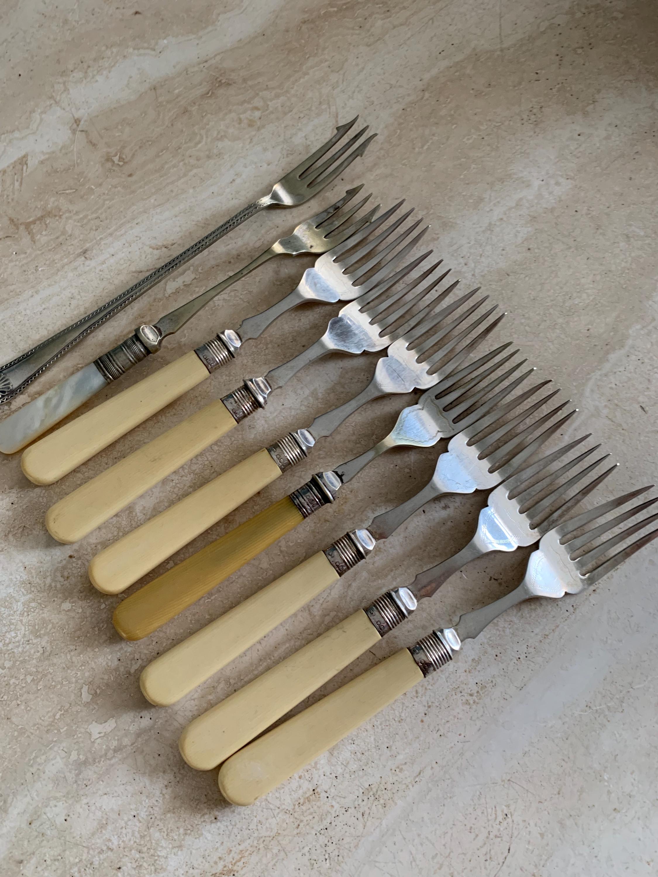 フルーツデザートケーキ用ヴィンテージシルバープレートフォーク9本