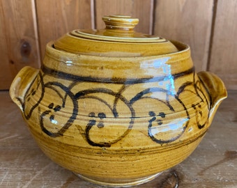 Casseruola da studio vintage in ceramica piccola, zuppiera, con coperchio, dipinta a mano