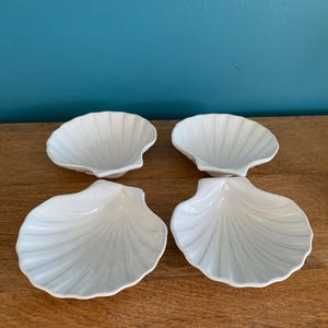 4 Vintage Ceramic Scalloped Shaped Bowls French