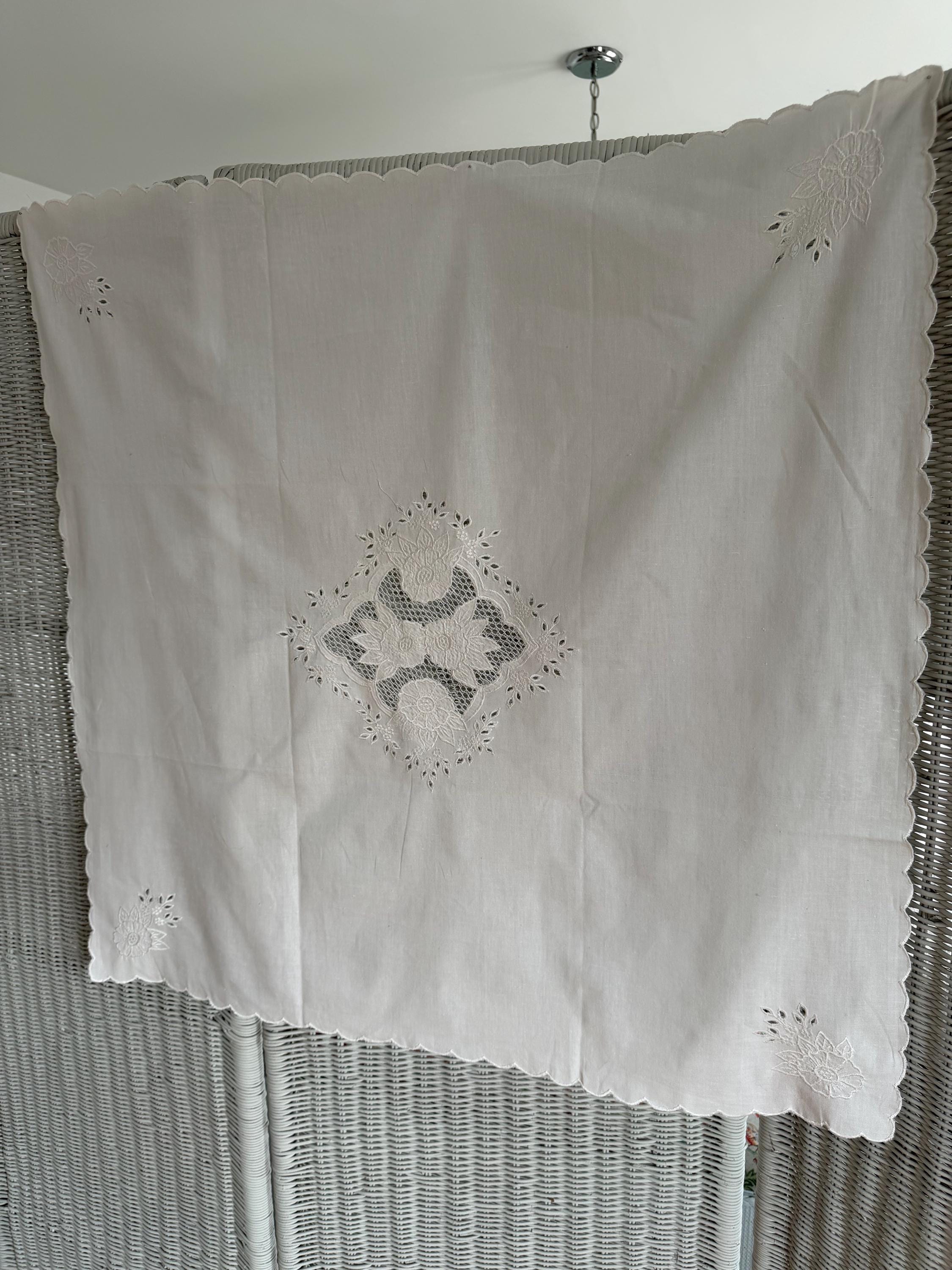 Vintage French White Cotton Tablecloth Battenburg Lace Design Country ...