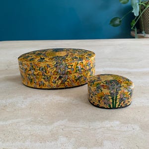 2 cajas de baratijas indias vintage de papel maché lacadas