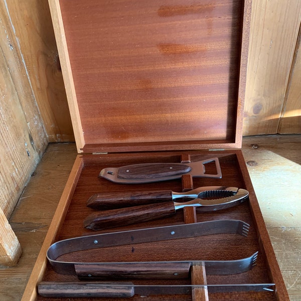 Vintage 1960s Cocktail Drinks Bar Set In Wooden Storage Box