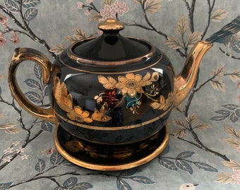 Vintage Wade Teekanne aus den 1930er Jahren mit Ständer in Schwarz und Gold mit Blumenmuster