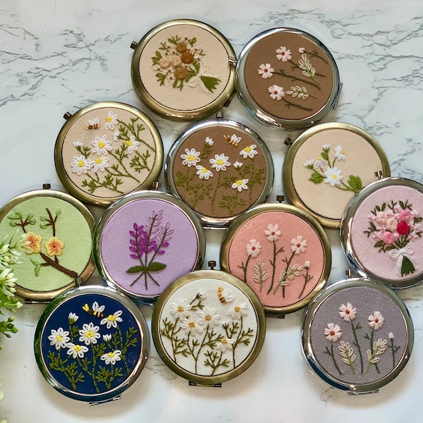 Floral Hand-Embroidered Compact Mirror – Handmade Linen Pocket Mirror