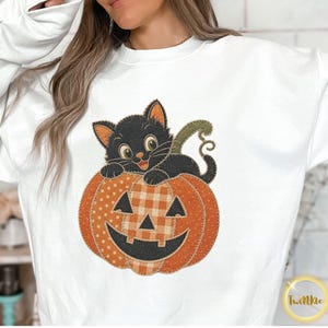 黒猫ハロウィンスウェットシャツ｜フェイクパッチワークパンプキン秋用プルオーバー｜レディースクルーネックセーター｜かわいい秋のギフト｜チェック柄パンプキンTシャツ