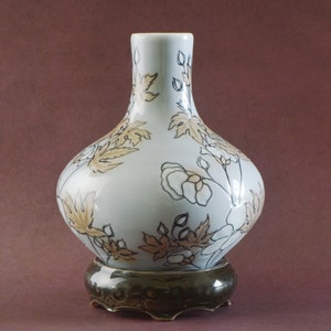 Retired Lladro Porcelain &quot;Little Vase&quot; Figurine #1222.3 (Without Box)