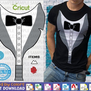 Op de afbeelding: Zwart t-shirt met een smoking-afbeelding. Het ontwerp heeft een witte overhemdvoorkant met knopen, een zwarte vlinderdas en grijze revers. De afbeelding bevat ook de tekst "Cricut" en "Layered by Colors INSTANT DOWNLOAD".