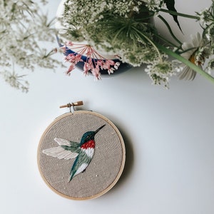 Embroidery Pattern:  Hummingbird, pdf pattern, beginner thread painting, diy embroidery art, bird embroidery, ruby throated Hummingbird