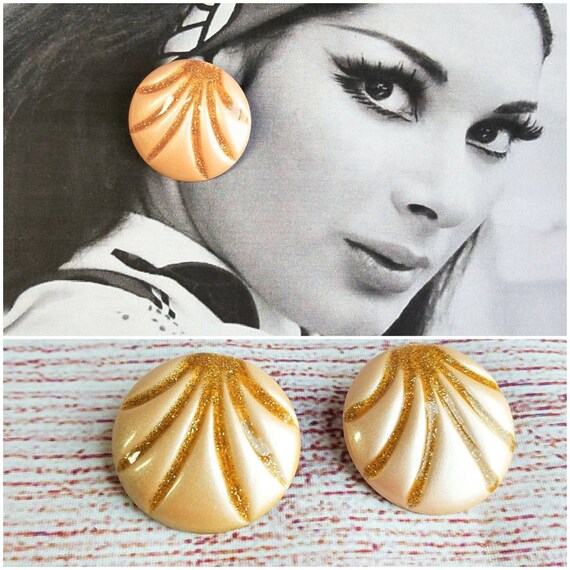 80s Pale Gold Painted & Gold Glitter Metal Disc Earri… - Gem