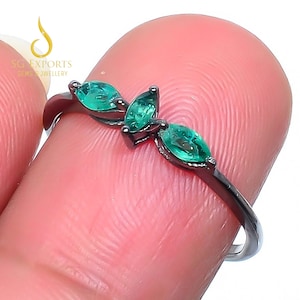 Natural Emerald Gemstone Ring Band, 925 Silver Gemstone Ring, Birthday Gift Ring, Anniversary Gift, Emerald Birthstone Ring For Her