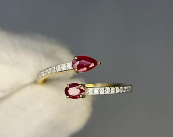 Delicado anillo de rubí en oro de 14 quilates con detalles de diamantes (piedra natal de julio)