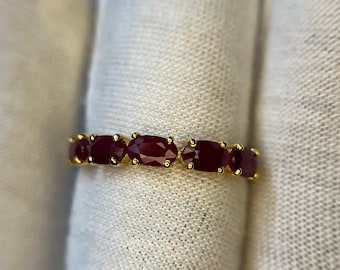Anillo de bodas con rubí en oro de 14 quilates: Vintage Half Eternity