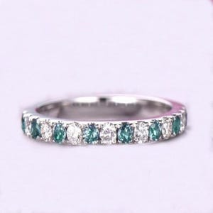 Alexandrite Eternity Band, Diamond Eternity-ring voor vrouwen, verlovingsring, kleur veranderende Alexandrite-trouwring, 14K Eternity-ring