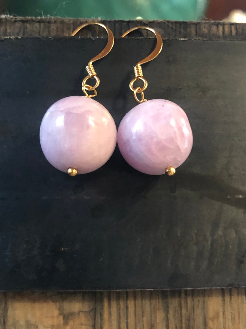 Beautiful Kunzite on 22k Gold image 2
