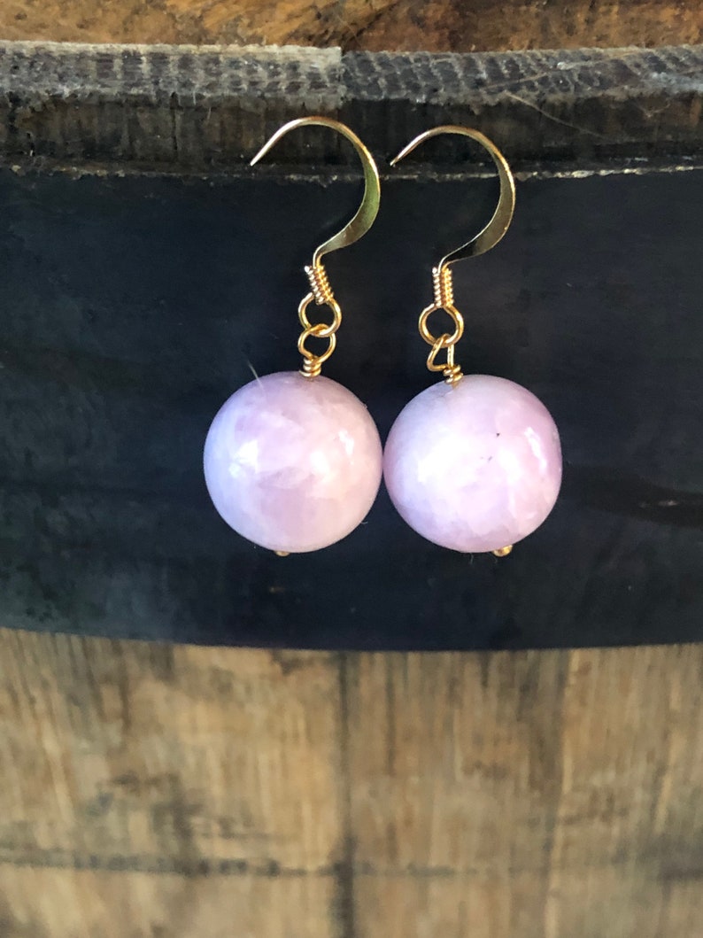 Beautiful Kunzite on 22k Gold image 1