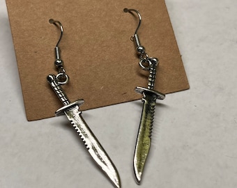 Boucles d'oreilles poignard - pas tranchantes - métal coulé - sans nickel ni allergène