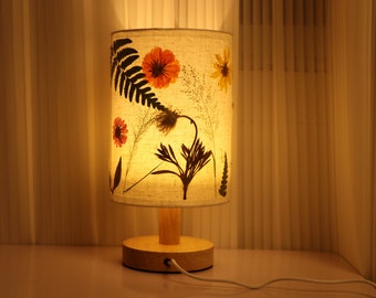 Plant flower and grass table lamp, DIY creative handmade flower and grass lamp, hand-embossed lamp, retro warm night light round table lamp