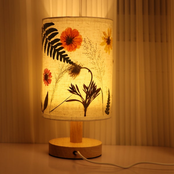 Plant flower and grass table lamp, DIY creative handmade flower and grass lamp, hand-embossed lamp, retro warm night light round table lamp