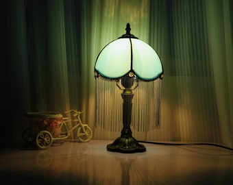 Lampe de table rétro créative, lampe de table rétro minimaliste pompon lampe de table pétale émeraude lampe de chevet lampe d’ambiance