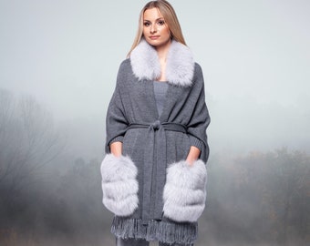 Châle gris en laine mérinos avec col et poches en fourrure de renard, étole luxueuse bordée de fourrure véritable, élégante cape en tricot de laine avec franges