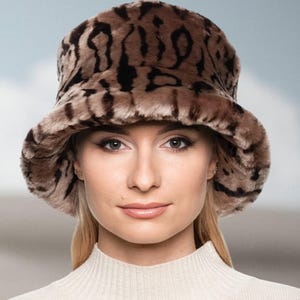 Brown Shearling Fur Bucket Hat, Handmade Leopard Print Lamb Fur Panama Cap, Elegant Warm Winter Hat, Vintage Retro Y2K Fall Cap